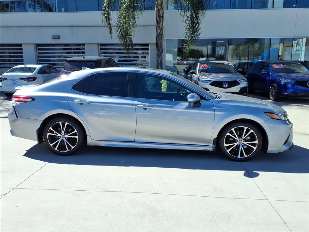 2020 Toyota Camry Hybrid SE - Image 25