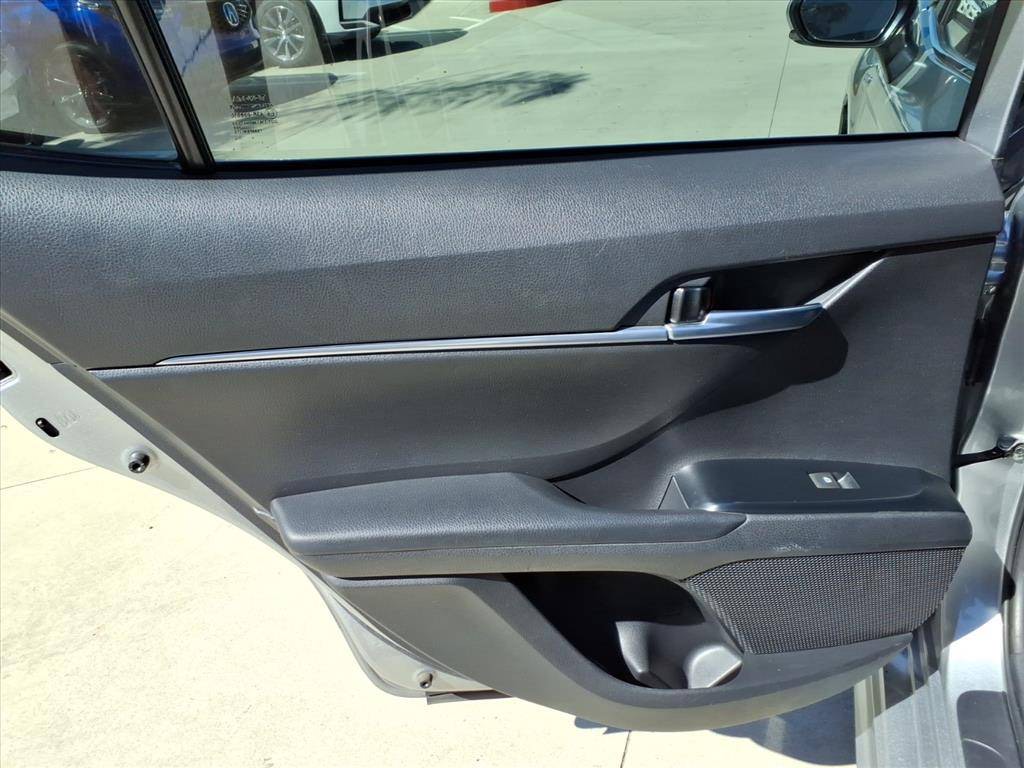 2020 Toyota Camry Hybrid SE - Image 23