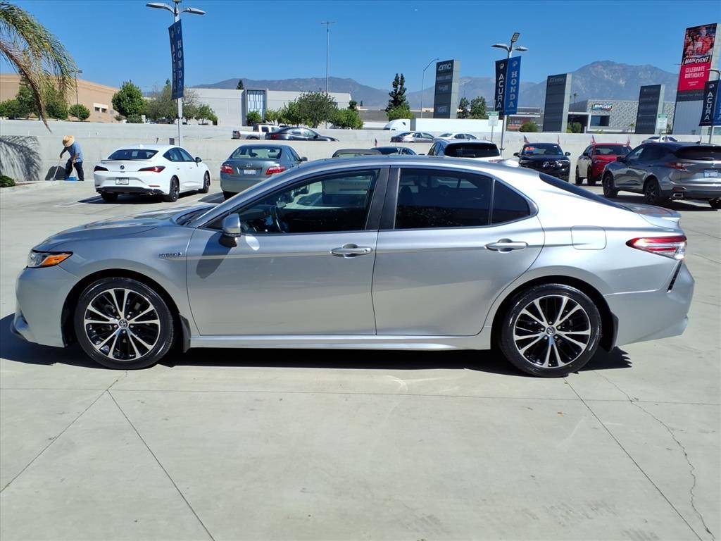 2020 Toyota Camry Hybrid SE - Image 21