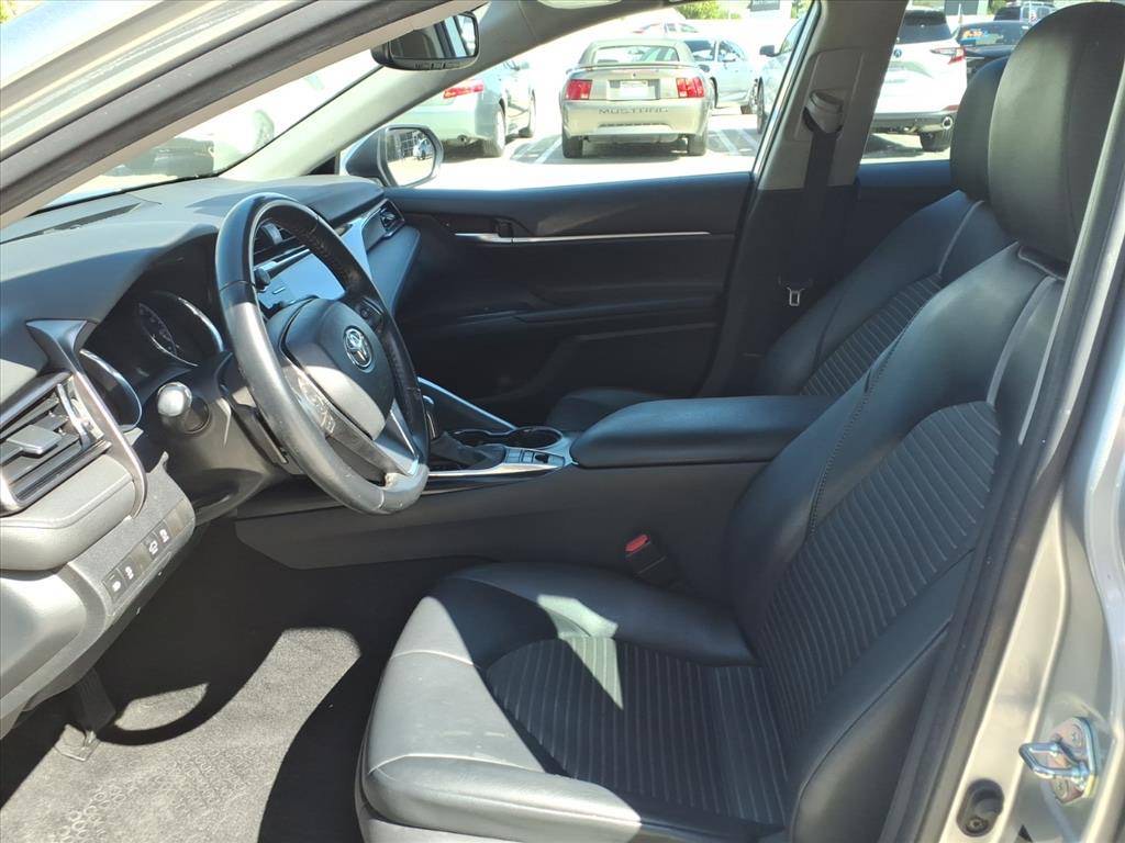 2020 Toyota Camry Hybrid SE - Image 18