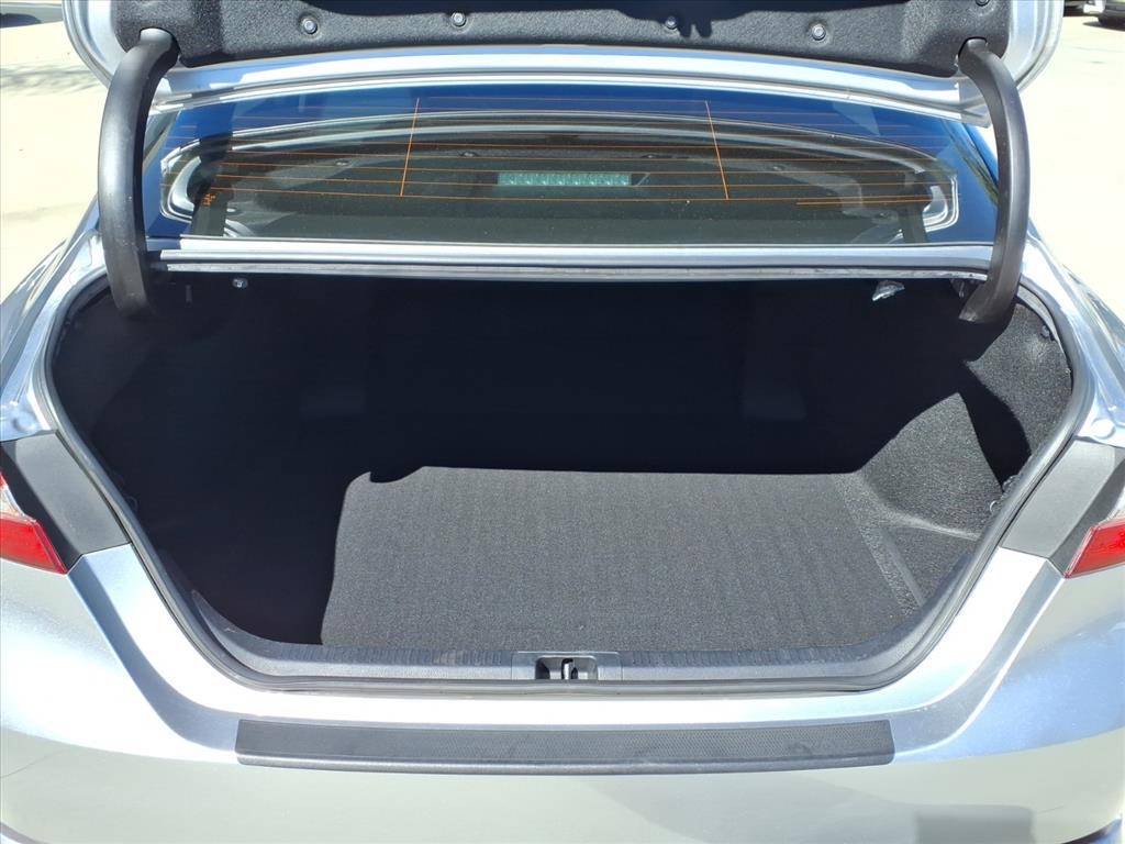 2020 Toyota Camry Hybrid SE - Image 17