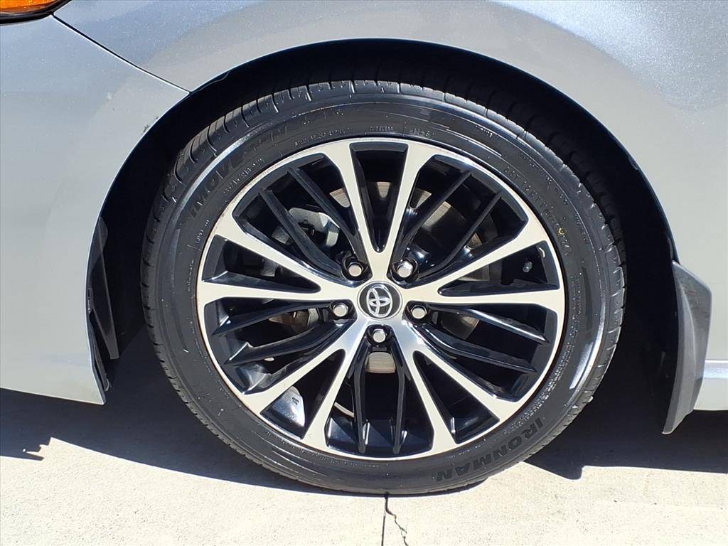 2020 Toyota Camry Hybrid SE - Image 16