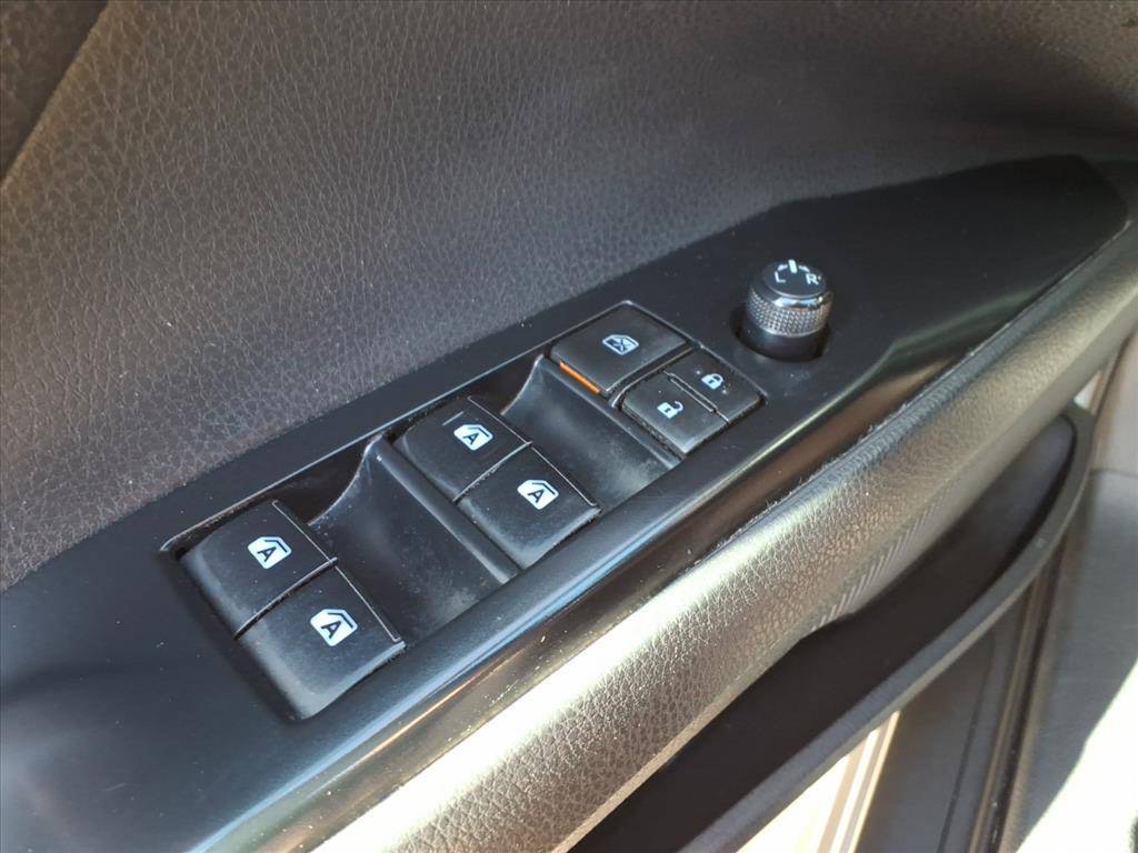 2020 Toyota Camry Hybrid SE - Image 10