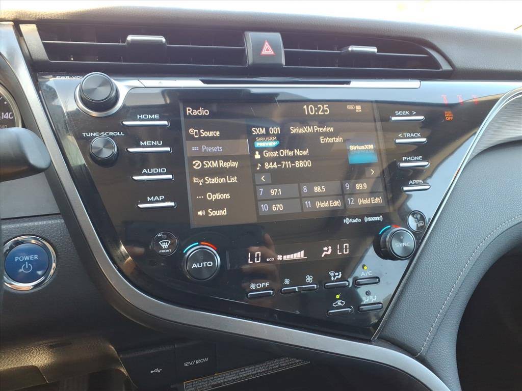 2020 Toyota Camry Hybrid SE - Image 11