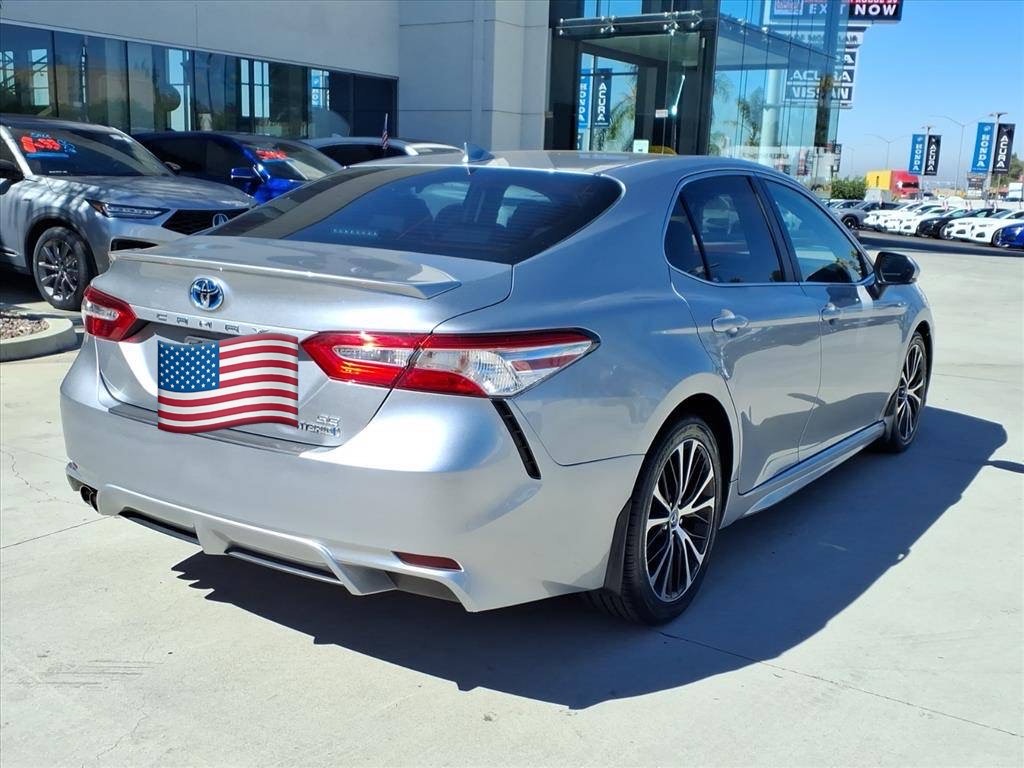 2020 Toyota Camry Hybrid SE - Image 2